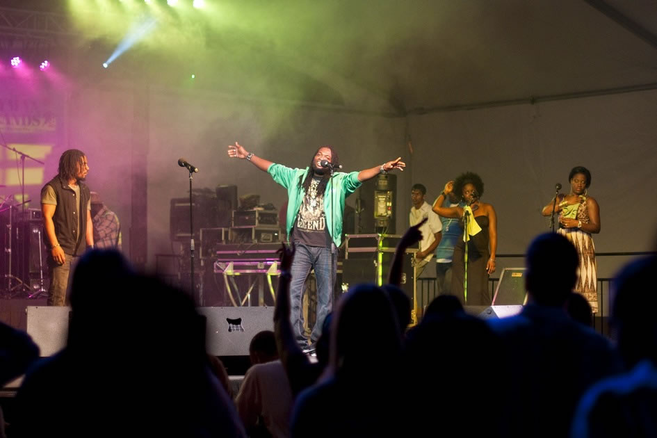 The Wailers play in Grand Cayman